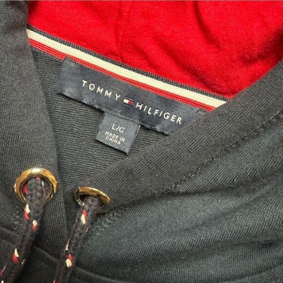 Tommy Hilfiger | Embossed Logo Hoodie Sweatshirt‎ - Picture 3 of 6